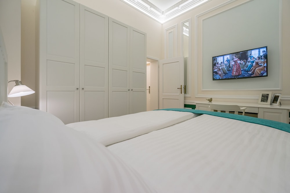 Revelton Suites 13/71