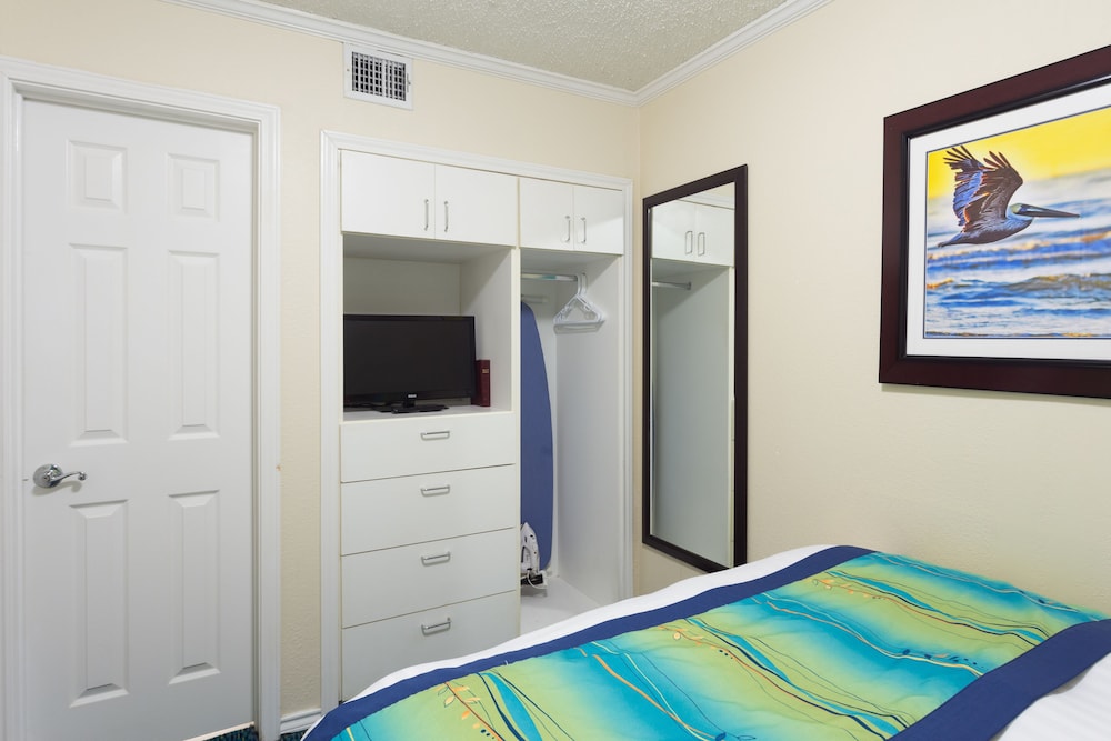 Casa Del Mar Beachfront Suites 38/82