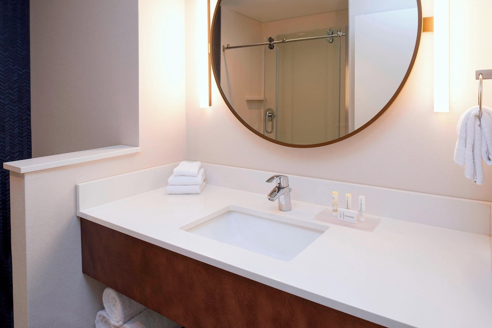 Fairfield Inn And Suites Columbus In 50/50