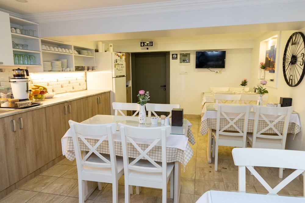 Galley Hotel 36/50