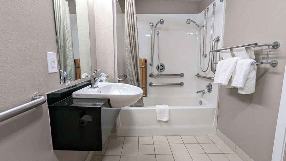 Motel6 Framingham, MA - Boston West 51/58