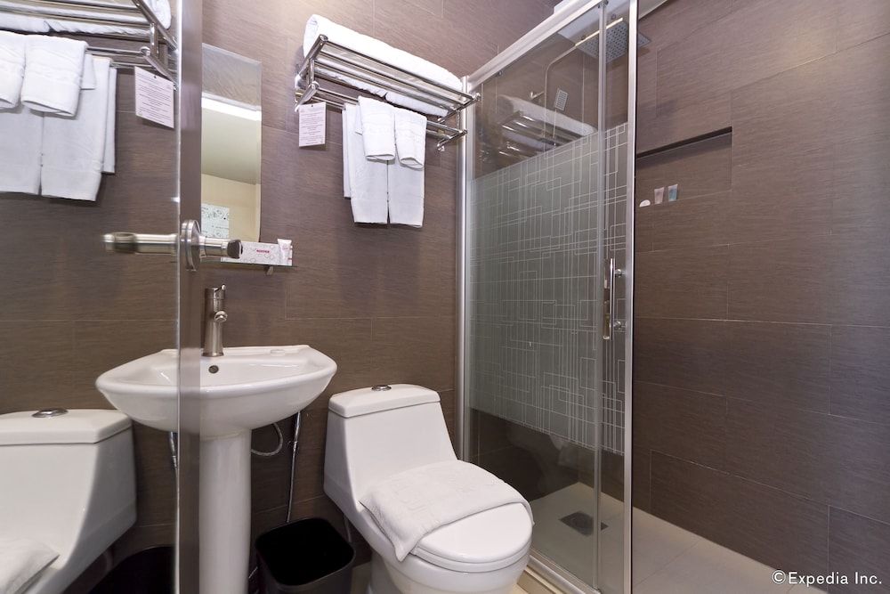 Eloisa Royal Suites 57/58