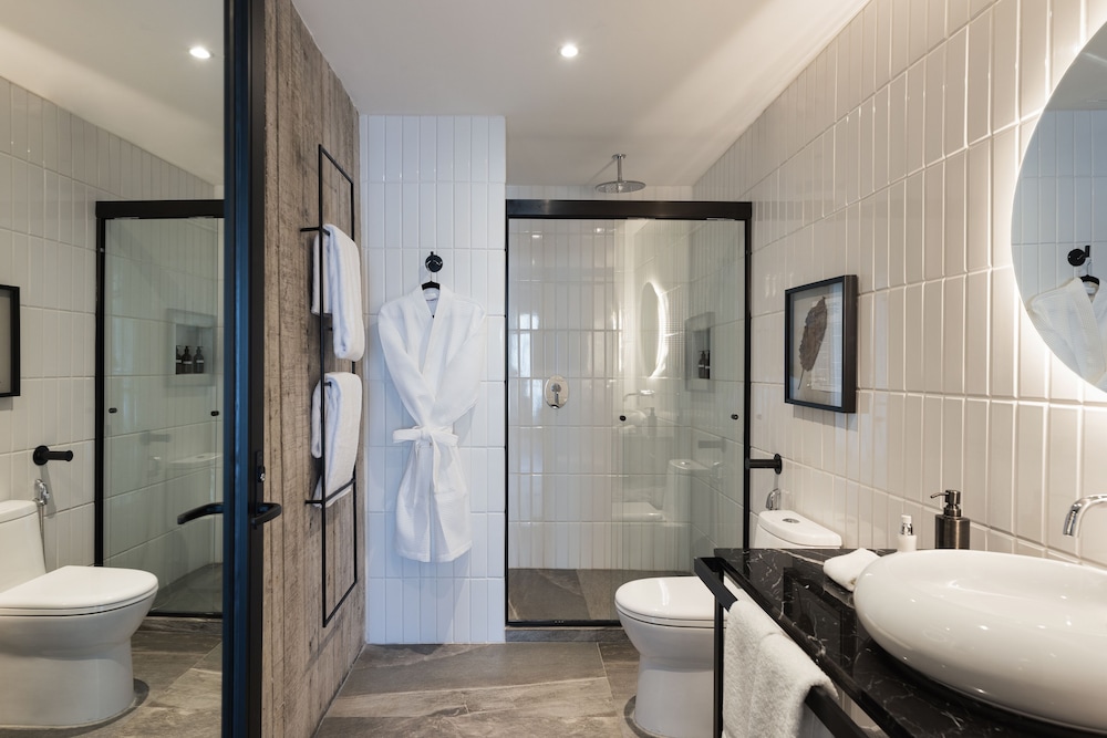 Bellwort Hotel 15/18