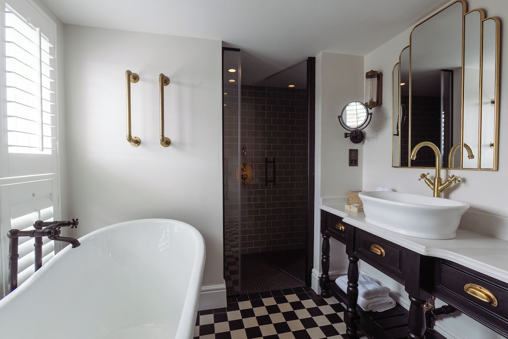 The Regency 44/49