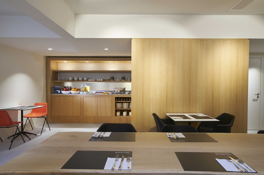 restaurant cafeteria