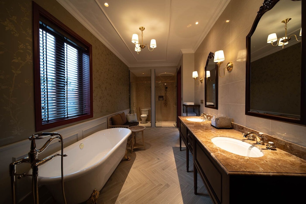 Ancient Hue Garden Houses 25/50