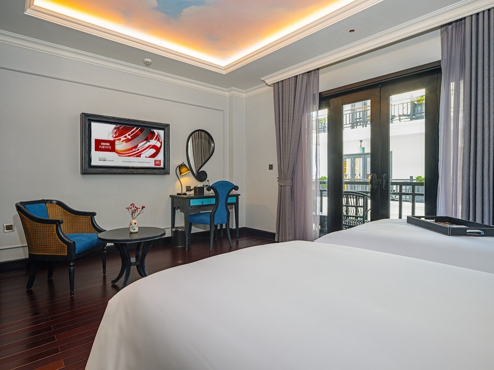 PREMIUM, TWIN BEDS, POOL VIEW, BALCONY