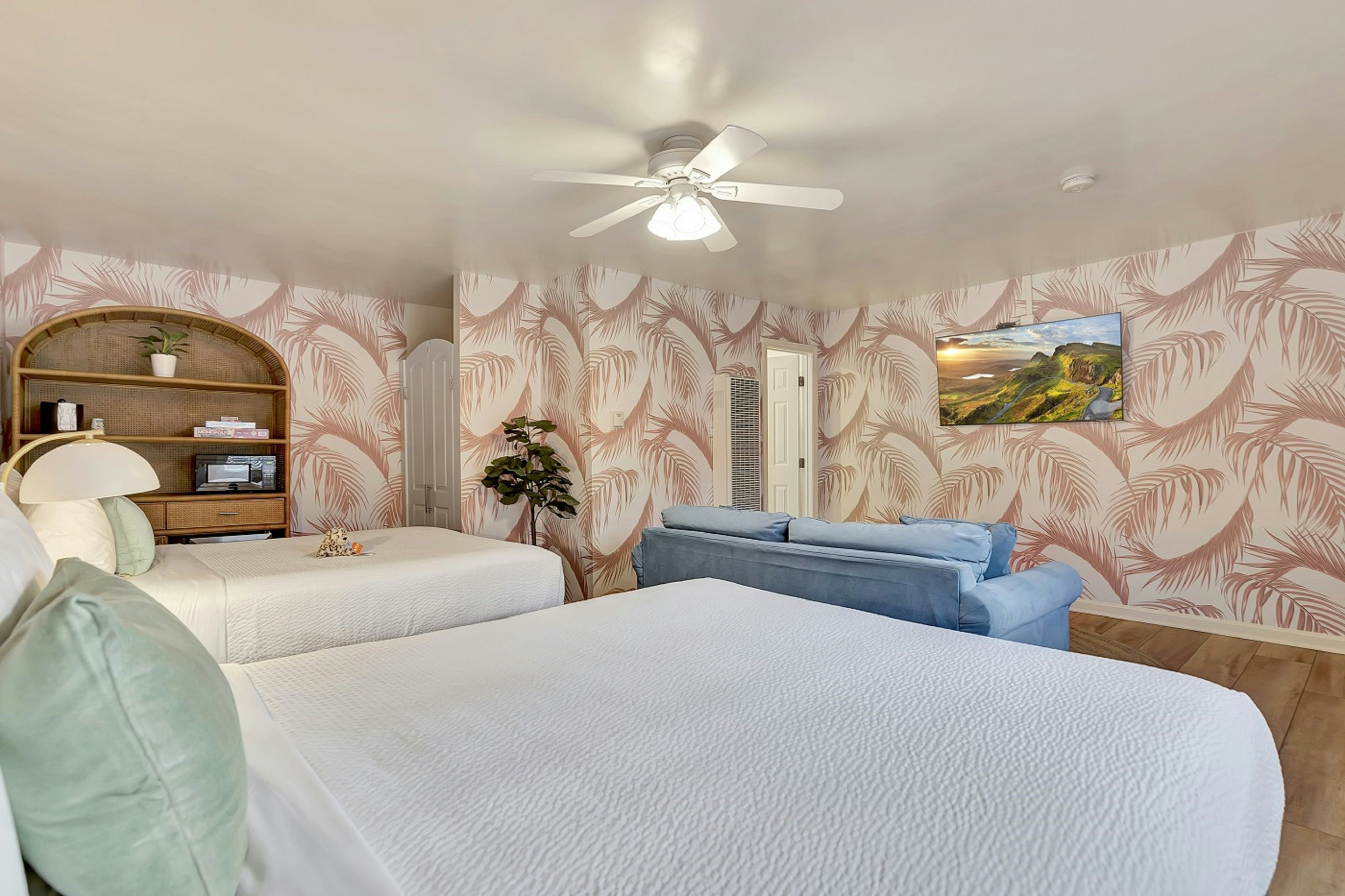 Santa Monica Hotel 46/61