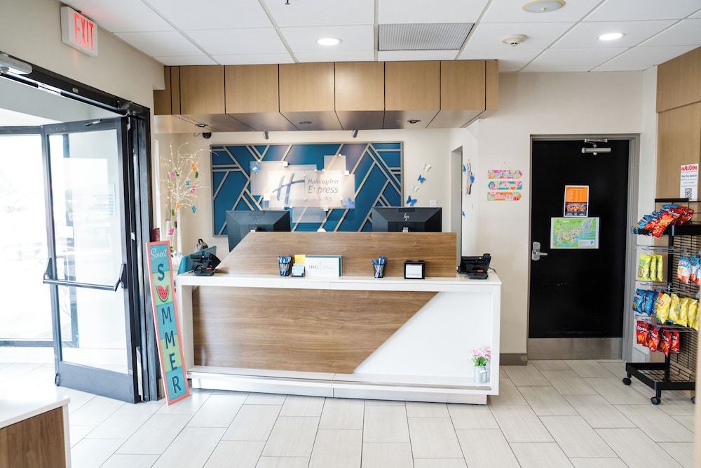 Holiday Inn Express Hotel and Suites Knoxville-North-I-75 Exit 112 9/61