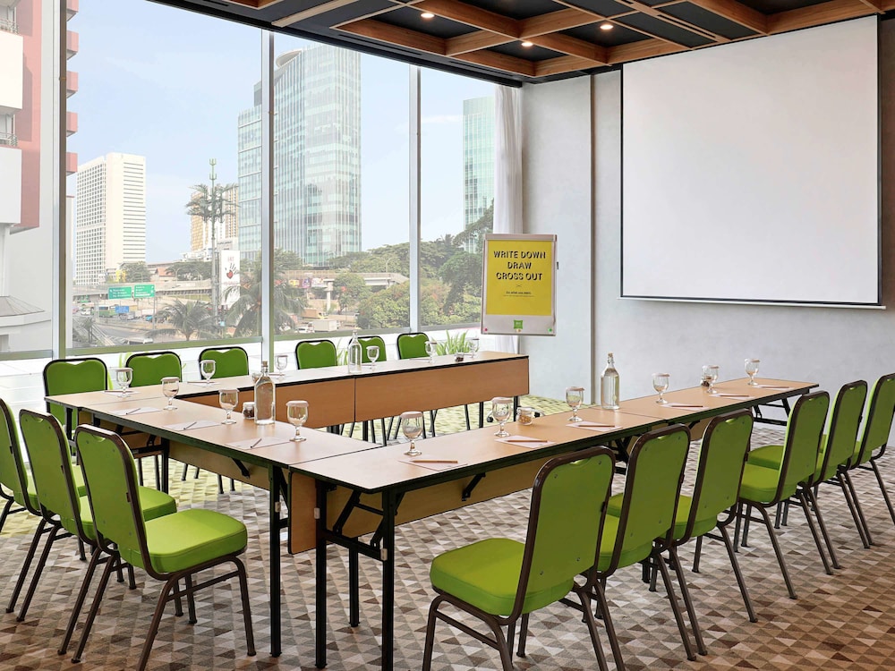 Ibis Styles Jakarta Simatupang 24/39