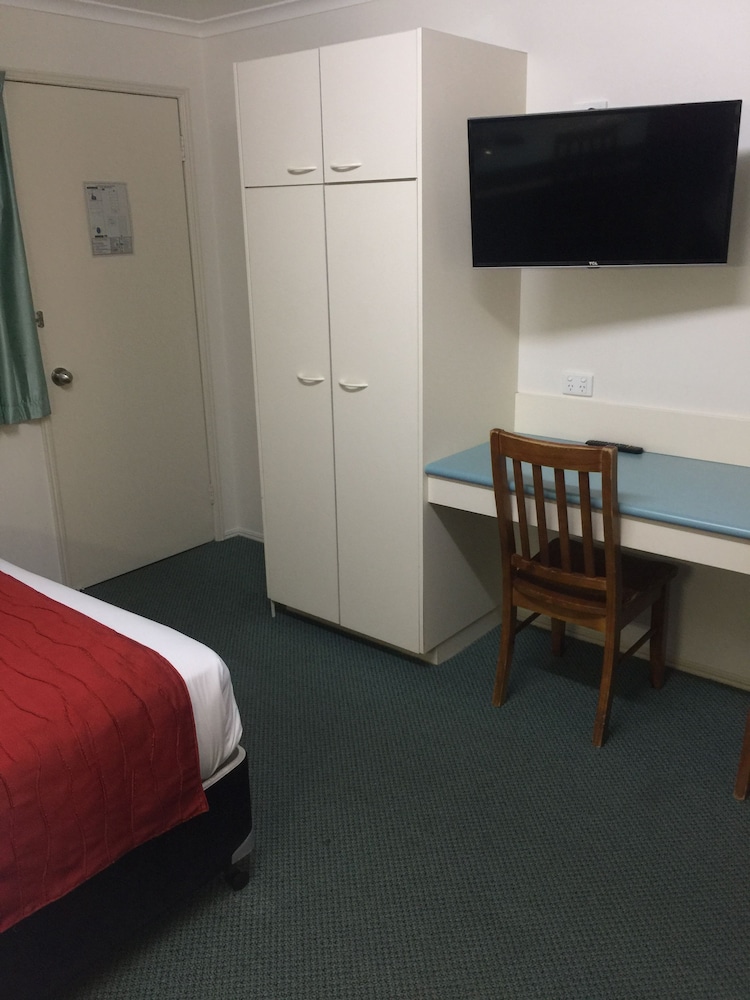 Econo Lodge Park Lane 7/29