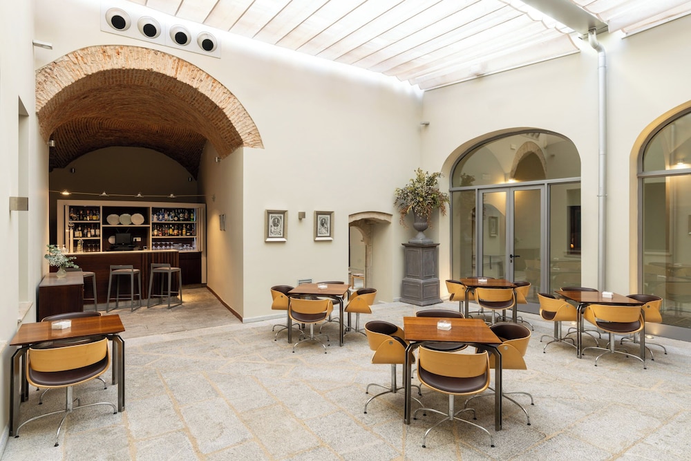 Parador De Caceres 46/63