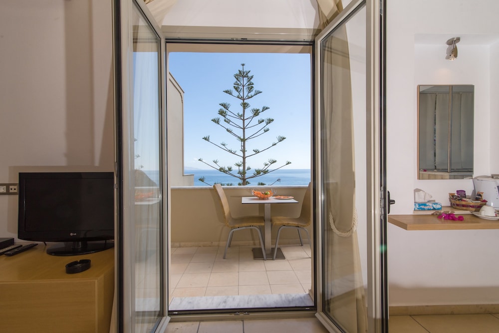 Antinea Suites and Spa 58/75