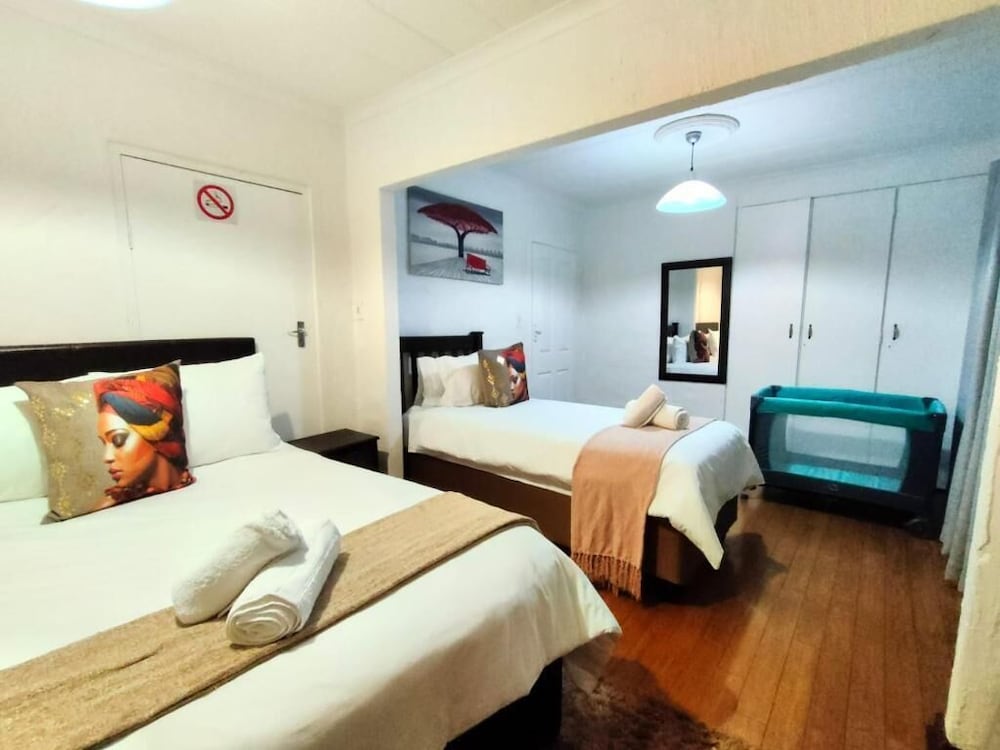 Libra Lodge 8/45