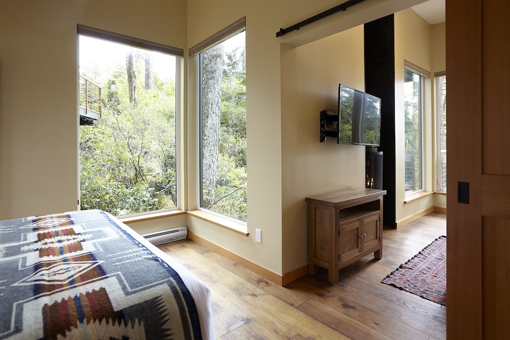 Middle Beach Lodge 22/68