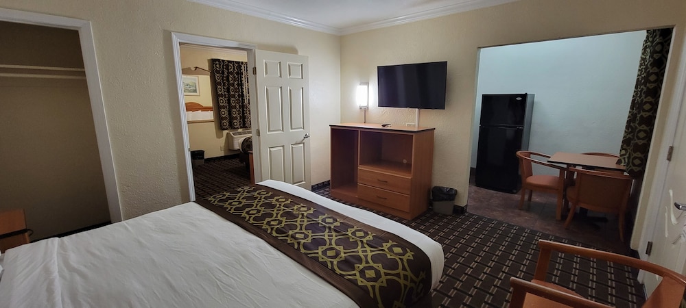 Riverside Inn & Suites Santa Cruz 9/56