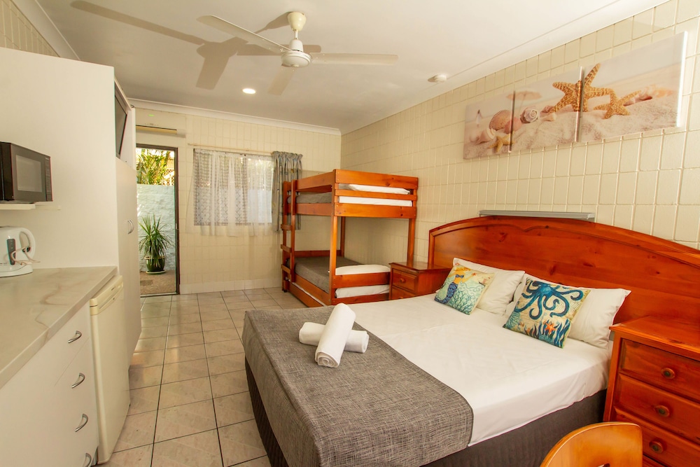 Tropical Palms Inn Resort 30/51