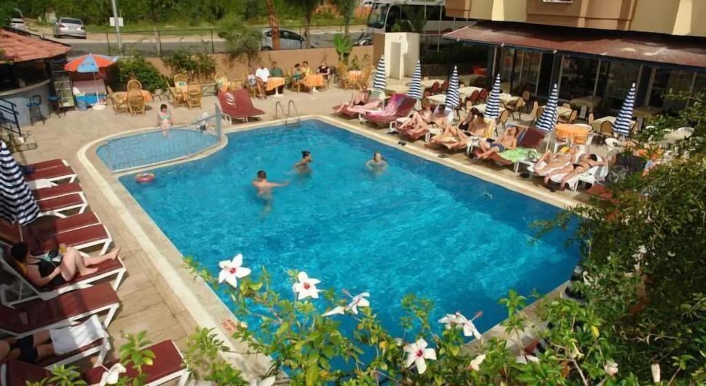 Semt Luna Beach Hotel 42/45