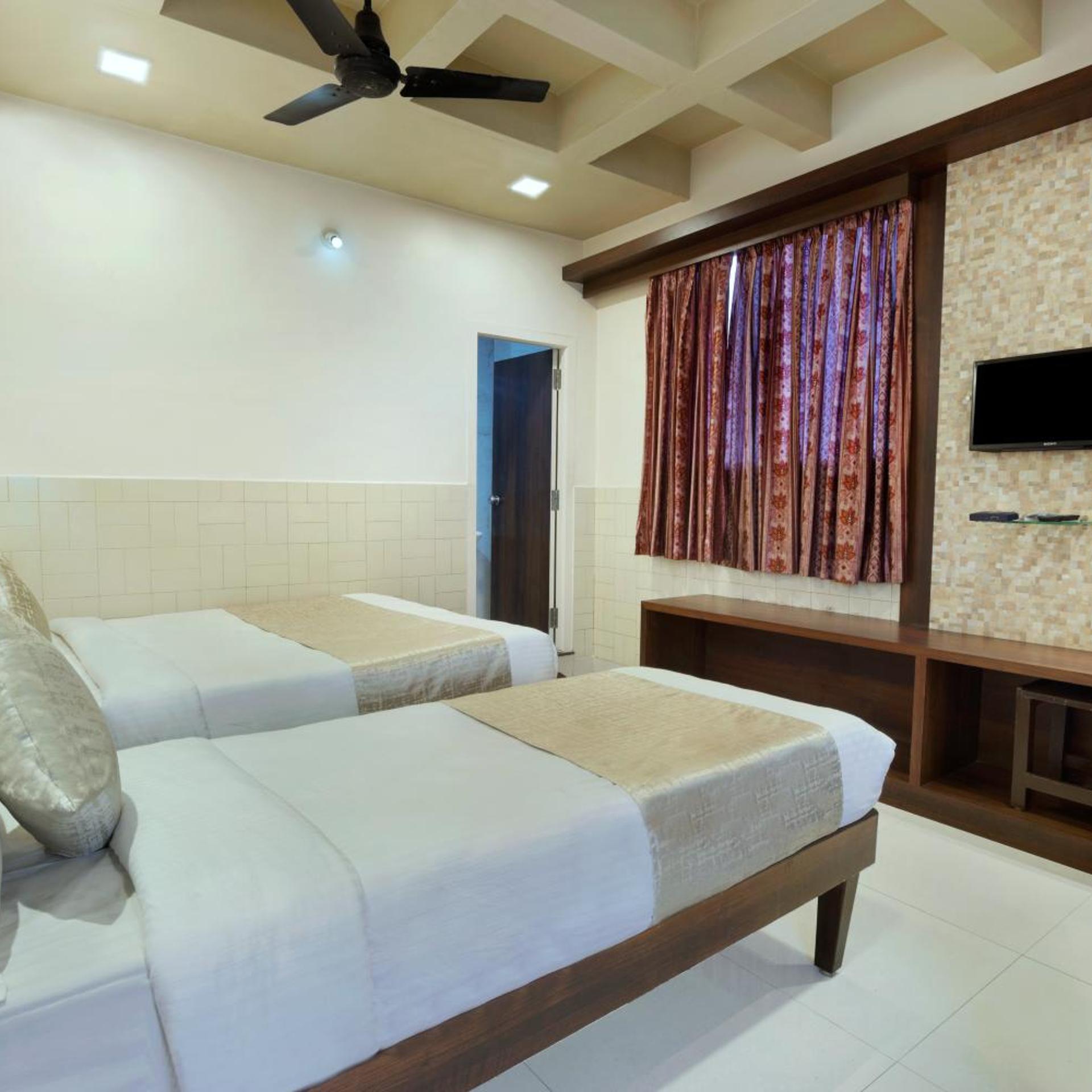 Mannar's Deluxe Lodge 19/25