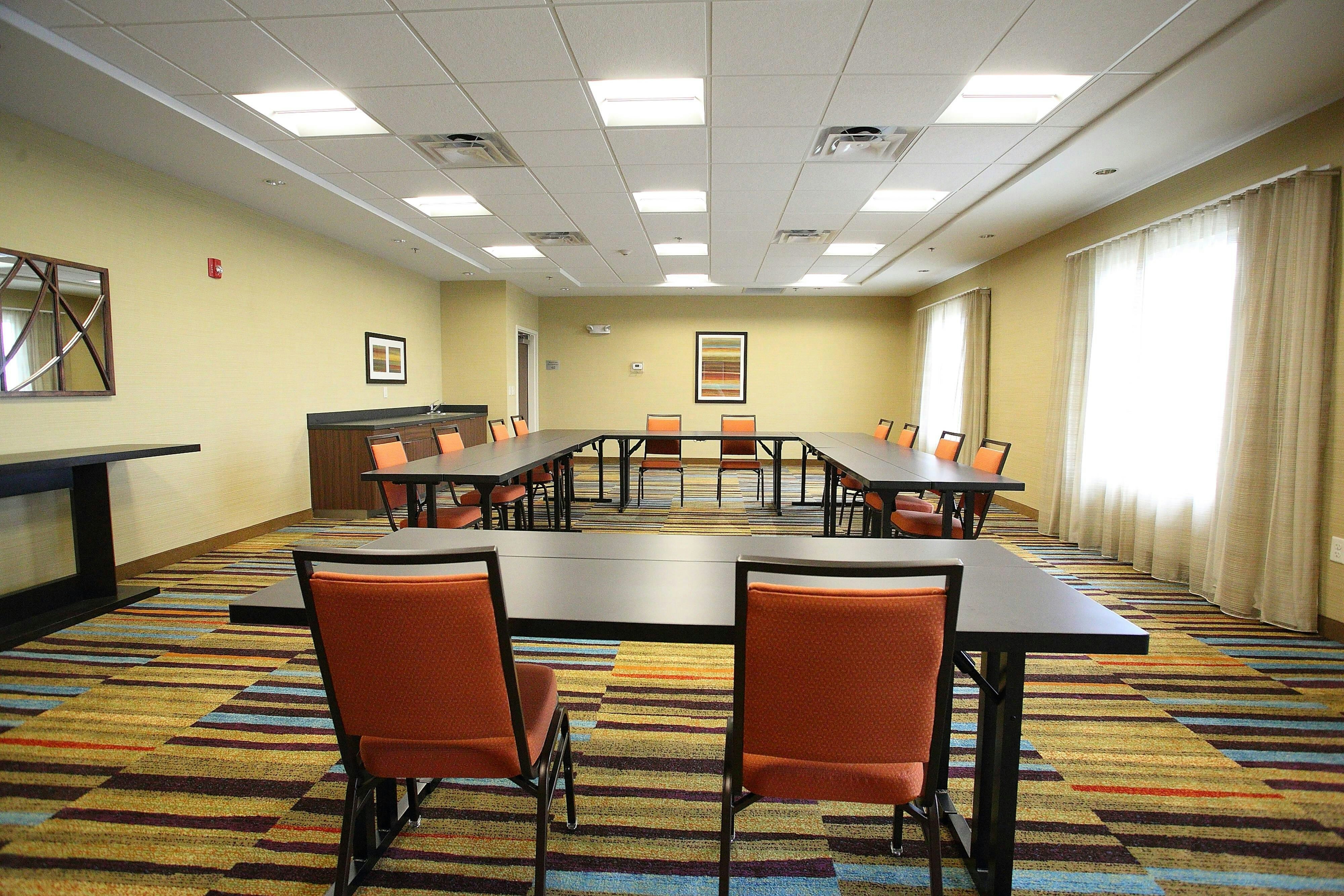 Fairfield Inn Suites East Grand Forks 9/10