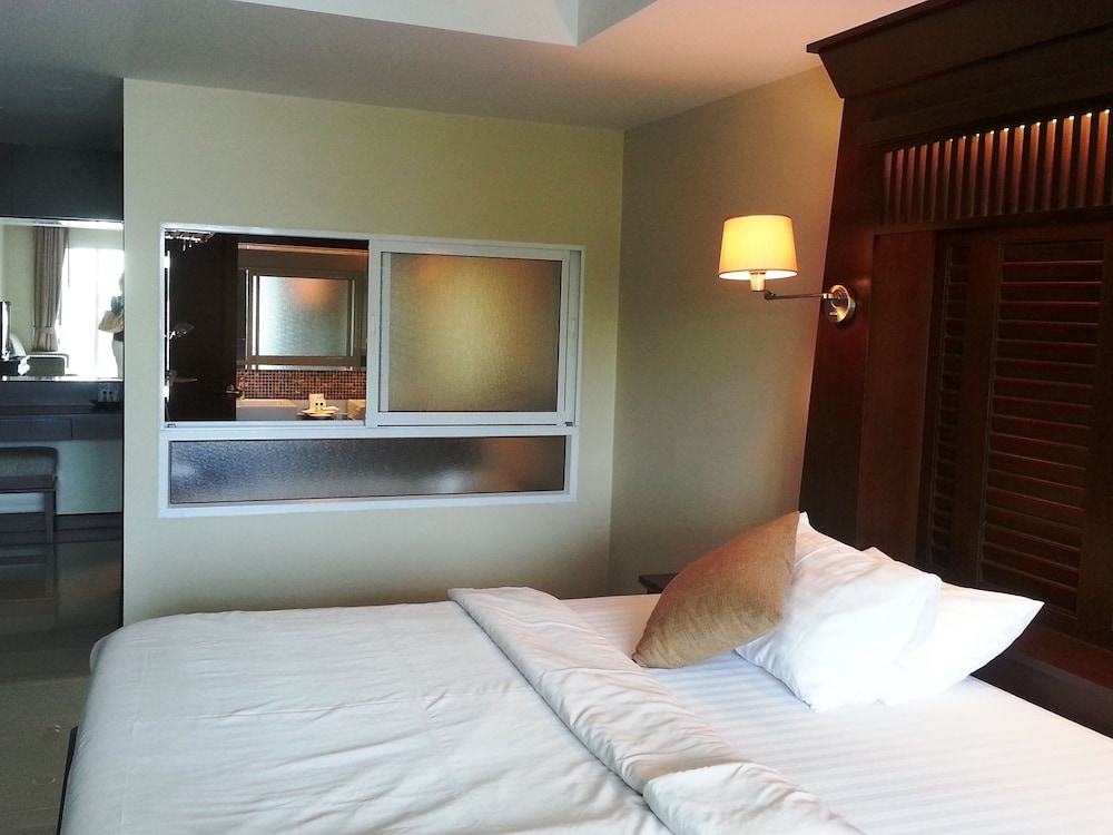August Suites 26/69