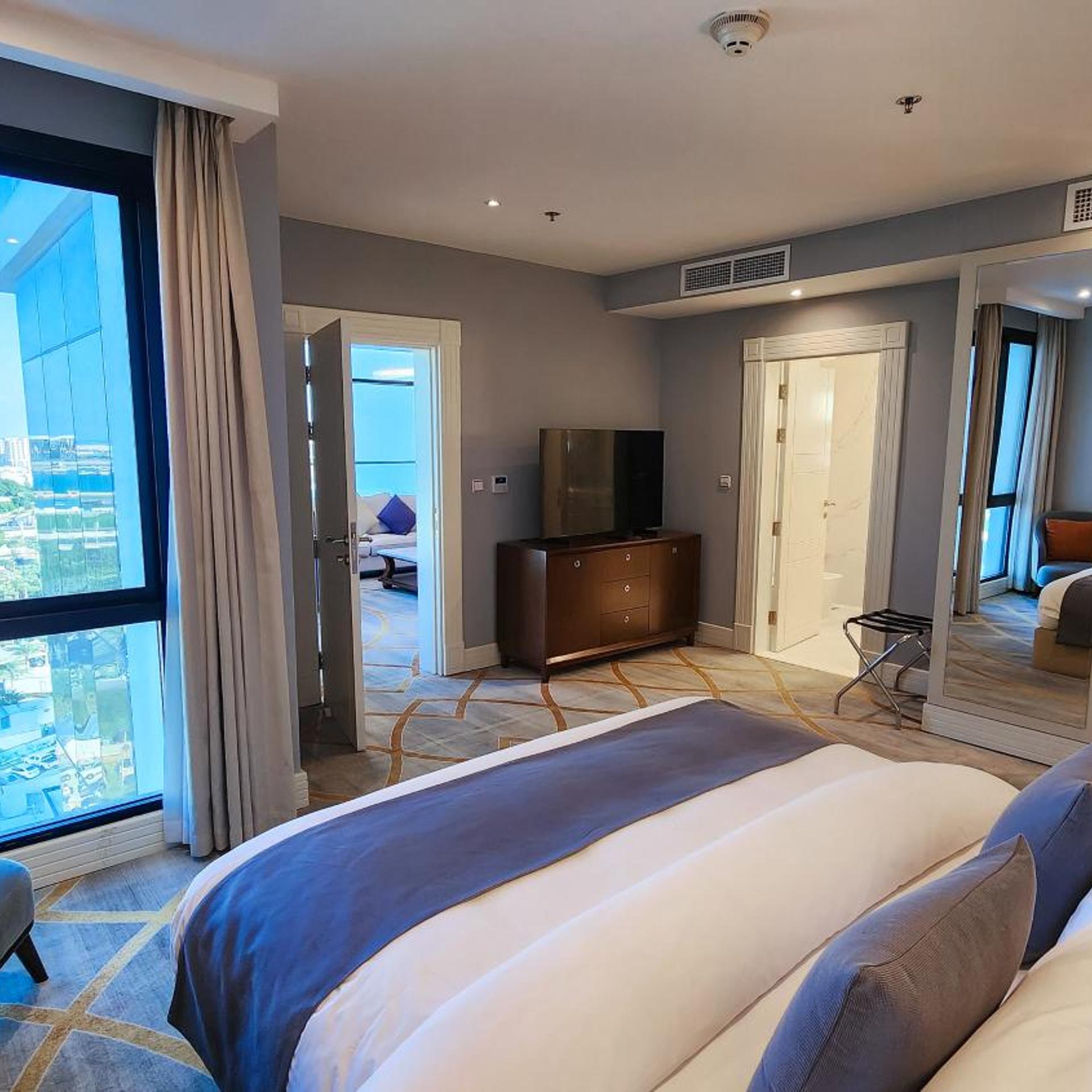 PANORAMIC SUITE WITH SEA VIEW