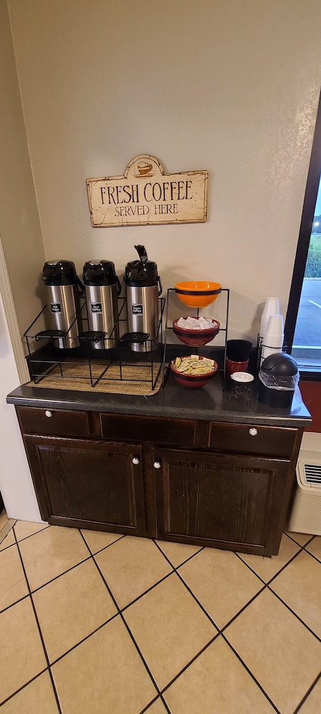 Econo Lodge Tifton 15/19