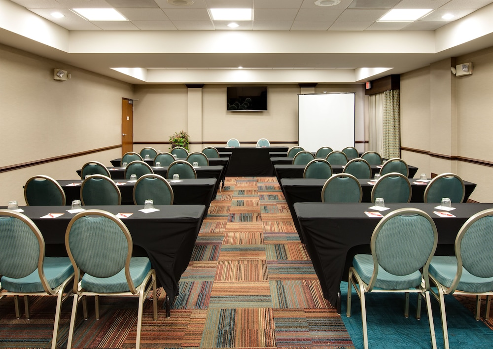 Hotel Indigo Vernon Hills 35/37
