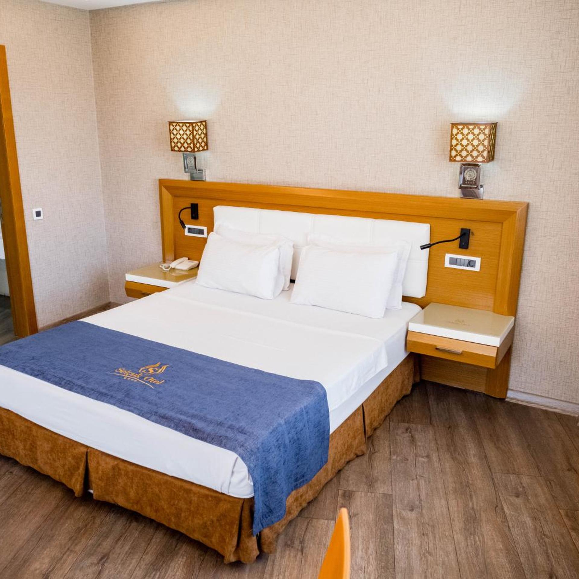 Deluxe, Double Bed