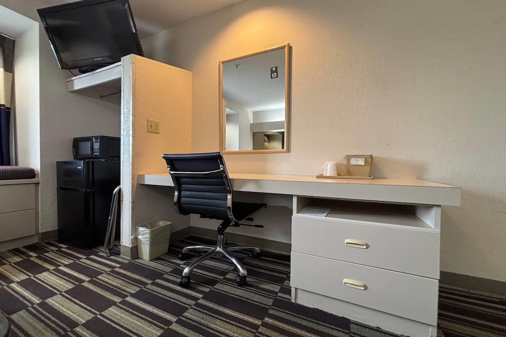 Microtel Inn Suites By Wyndham Champaign 55/68