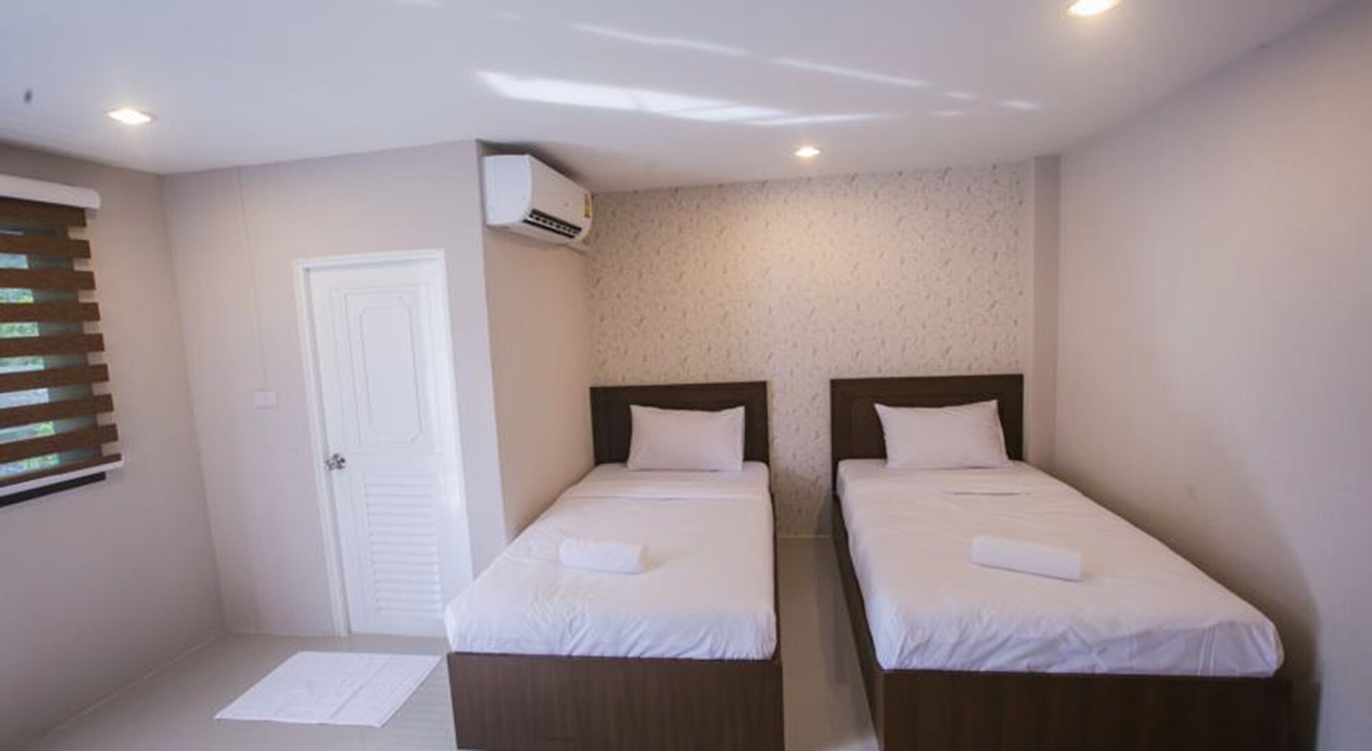 ROOM, TWIN BEDS, BALCONY