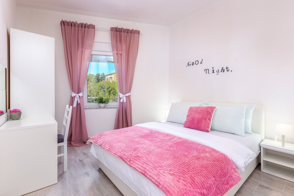 3 Bedrooms, Apartment, 2 Double and Twin Beds
