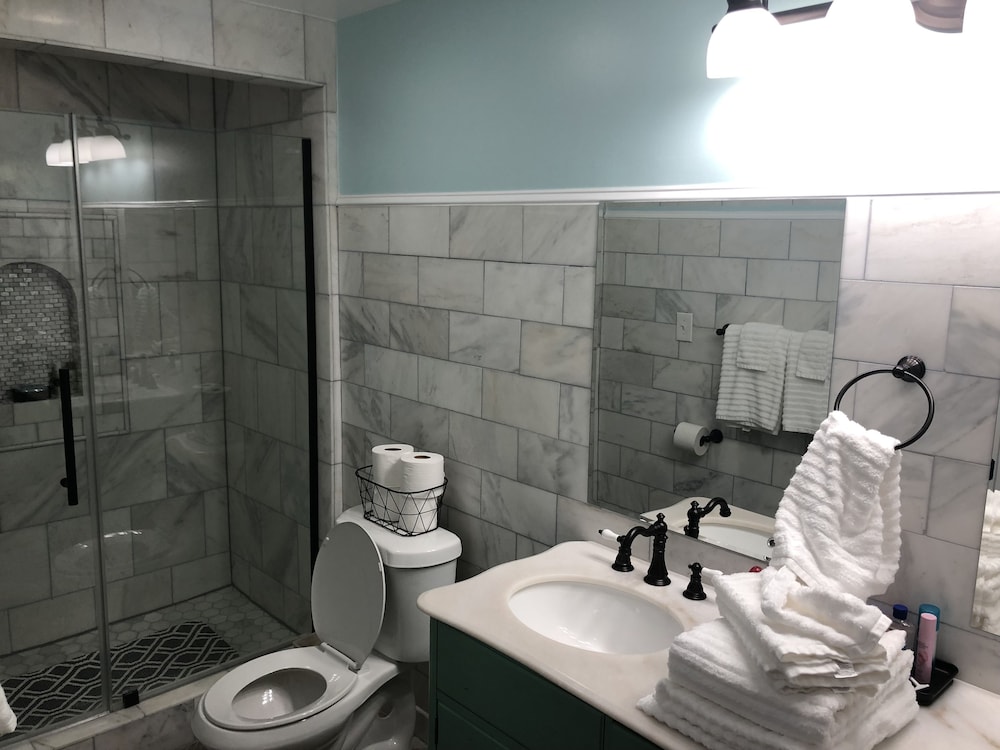DELUXE, 2 DOUBLE BEDS