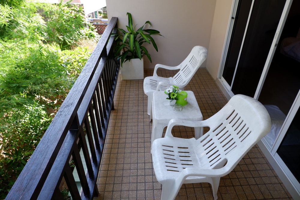 Kata Beachwalk Hotel And Bungalows 13/74
