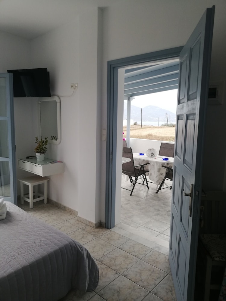 Elea Milos (ex Antonis Rooms) 11/45