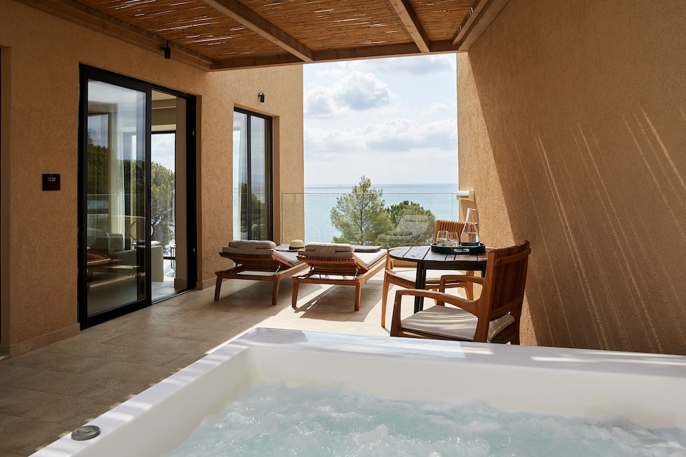 Elivi Skiathos 12/50
