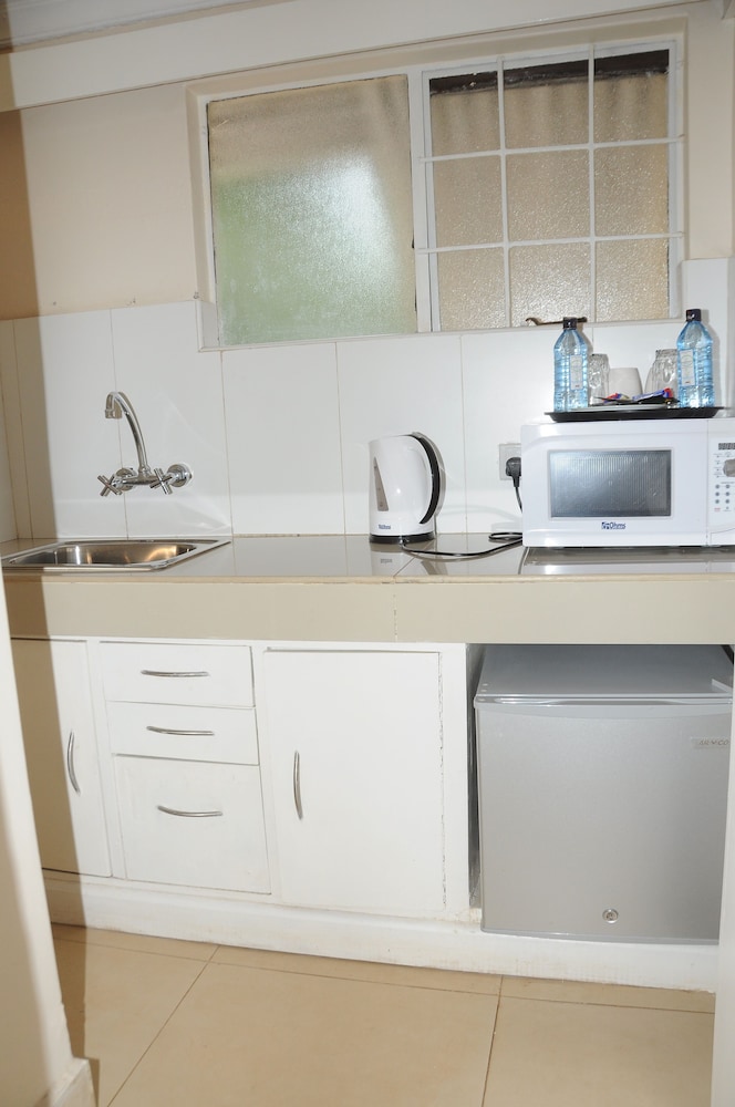 Hotel Riverview Westlands 50/50