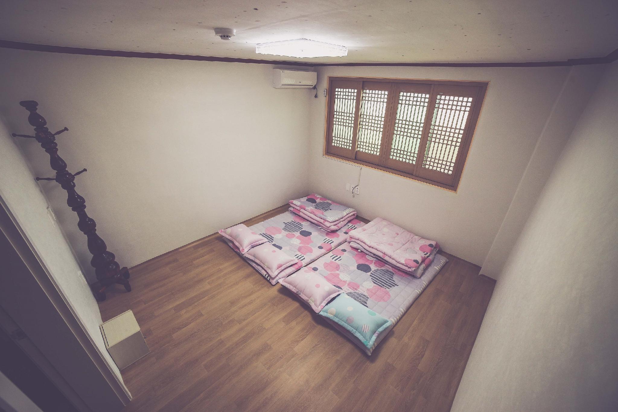 2 Bedrooms, Town House