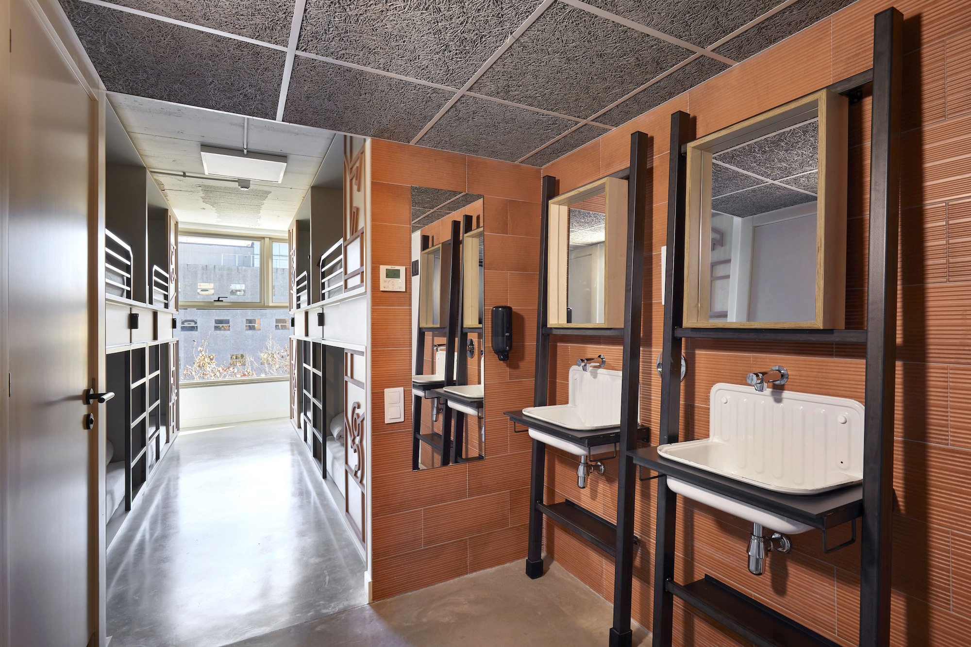 FAMILY, PRIVATE BATHROOM