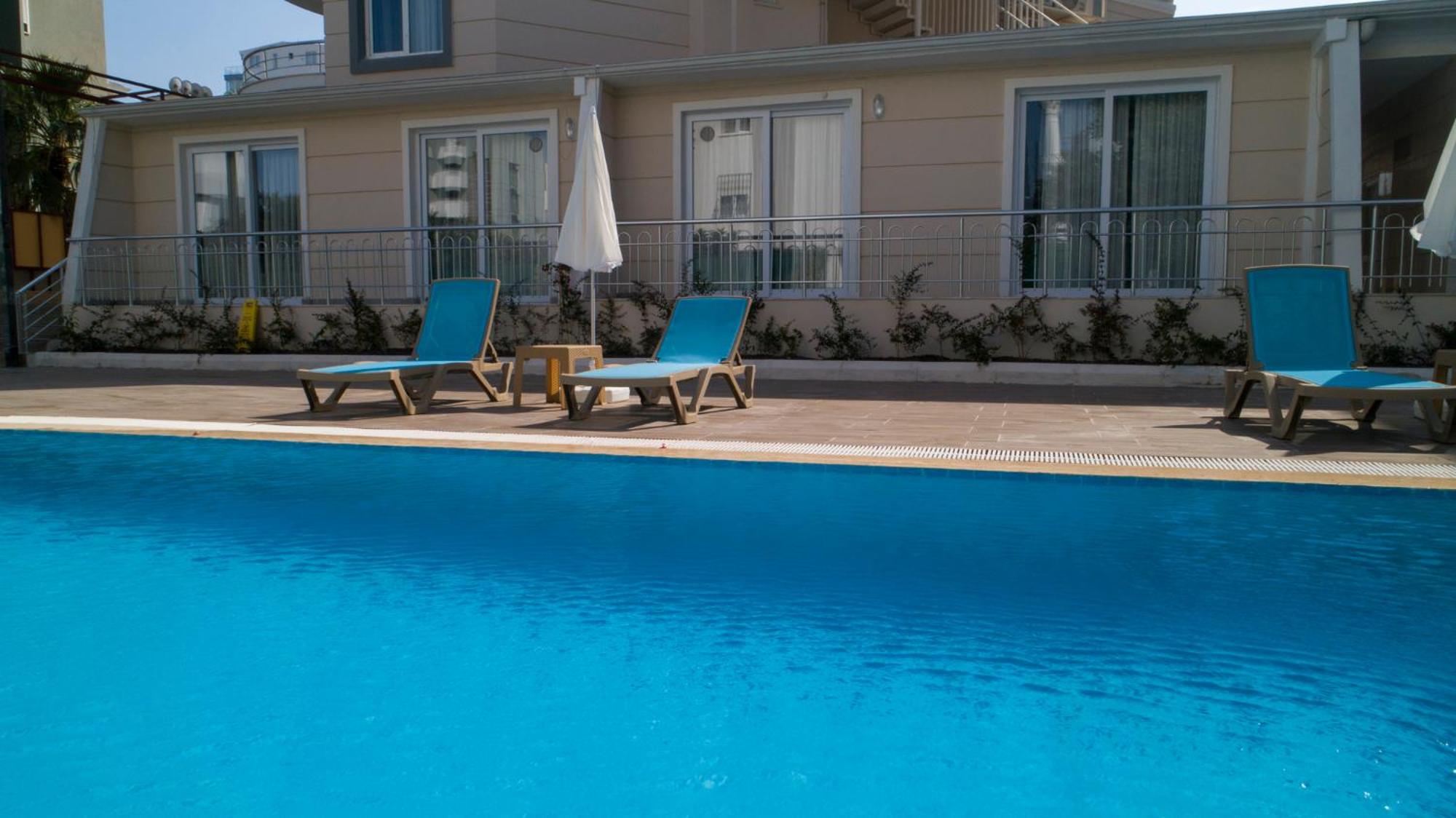 Theluna Suite Hotel 44/50