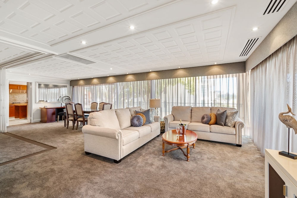 The Peninsula Riverside Serviced Apartments 45/73