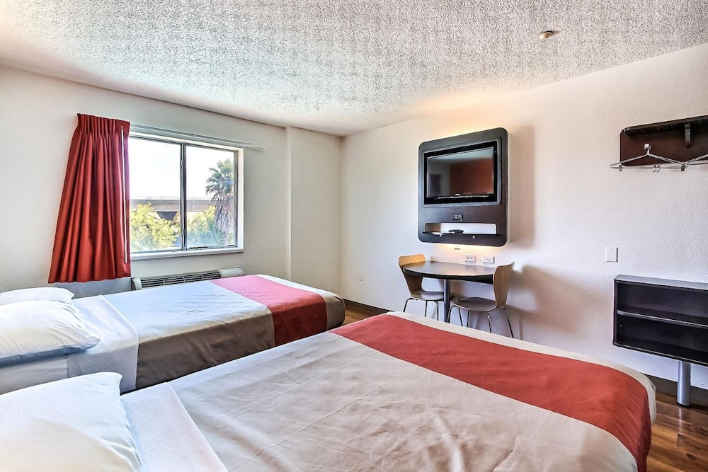 Motel6 Gilroy, CA 26/56