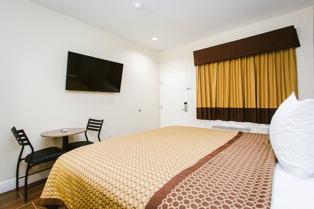 Scottish Inn & Suites 11/26