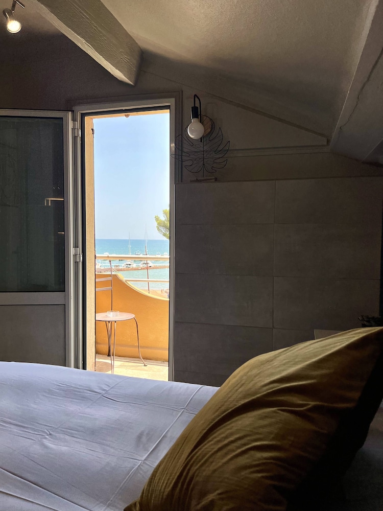 Hotel Restaurant la Calanque 15/50