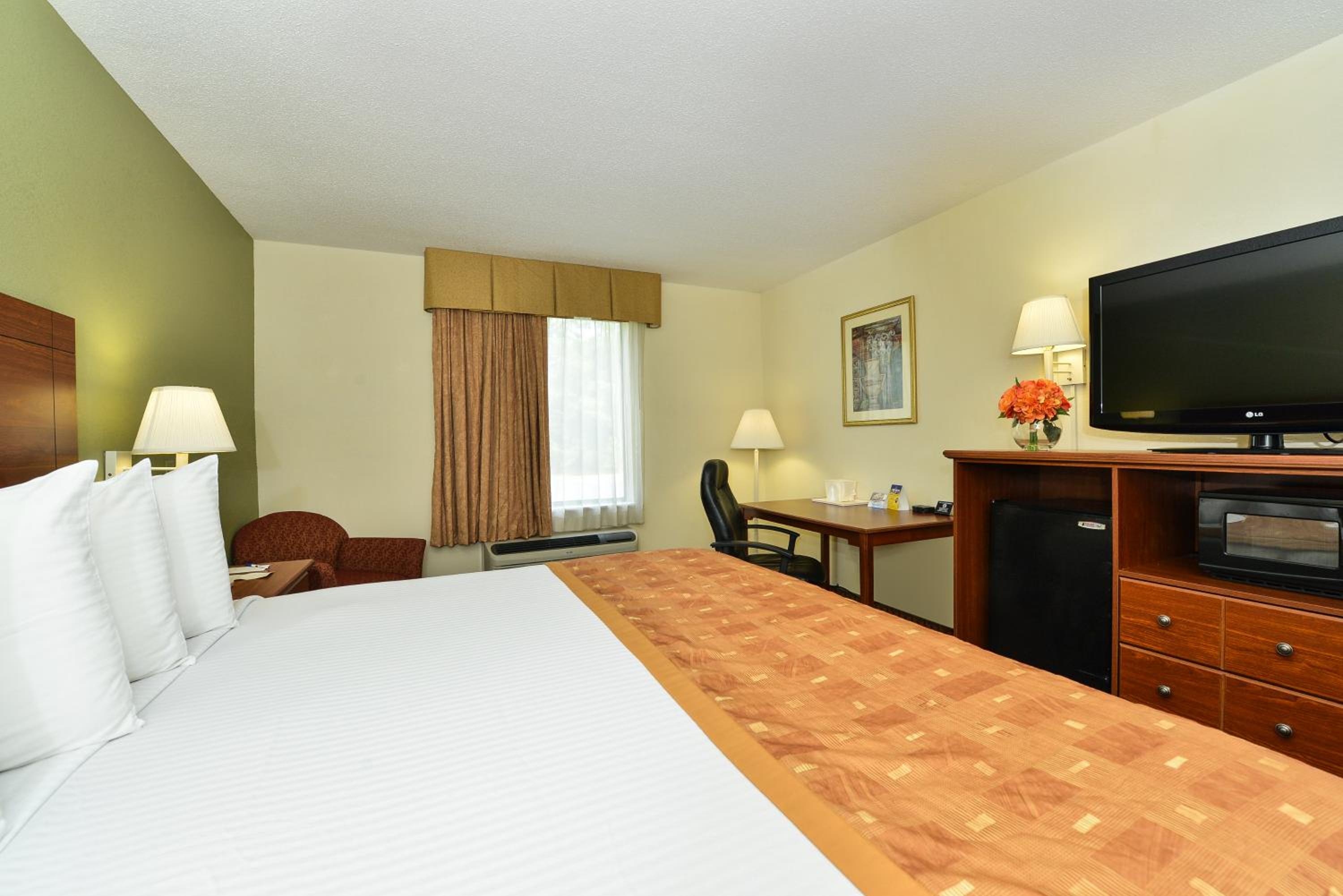 Room, King Bed, Bathtub, Accessible