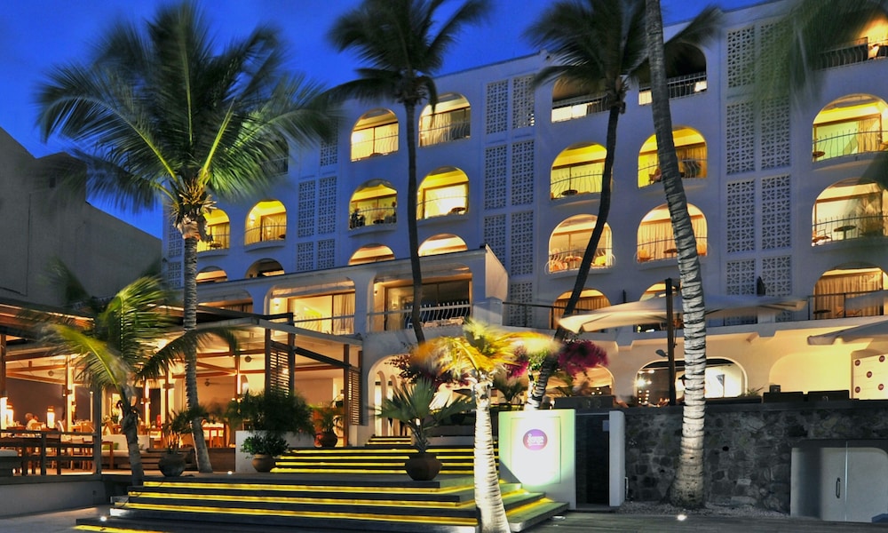 Holland House Beach Hotel 5/45