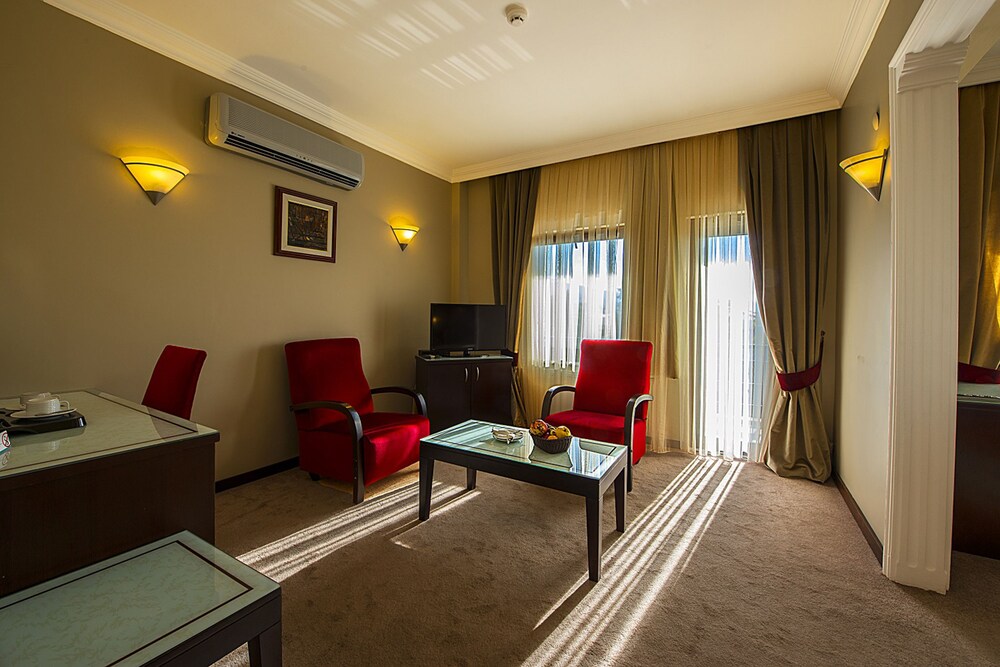 IRIS HOTEL 30/48