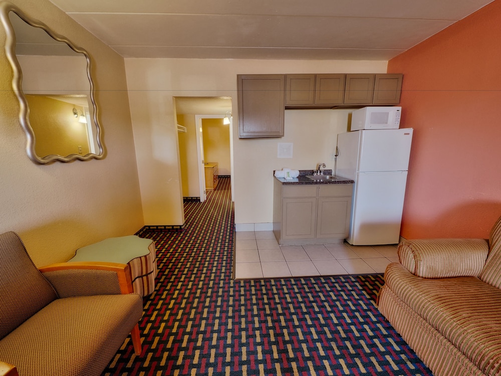 Sandpiper Inn 38/48