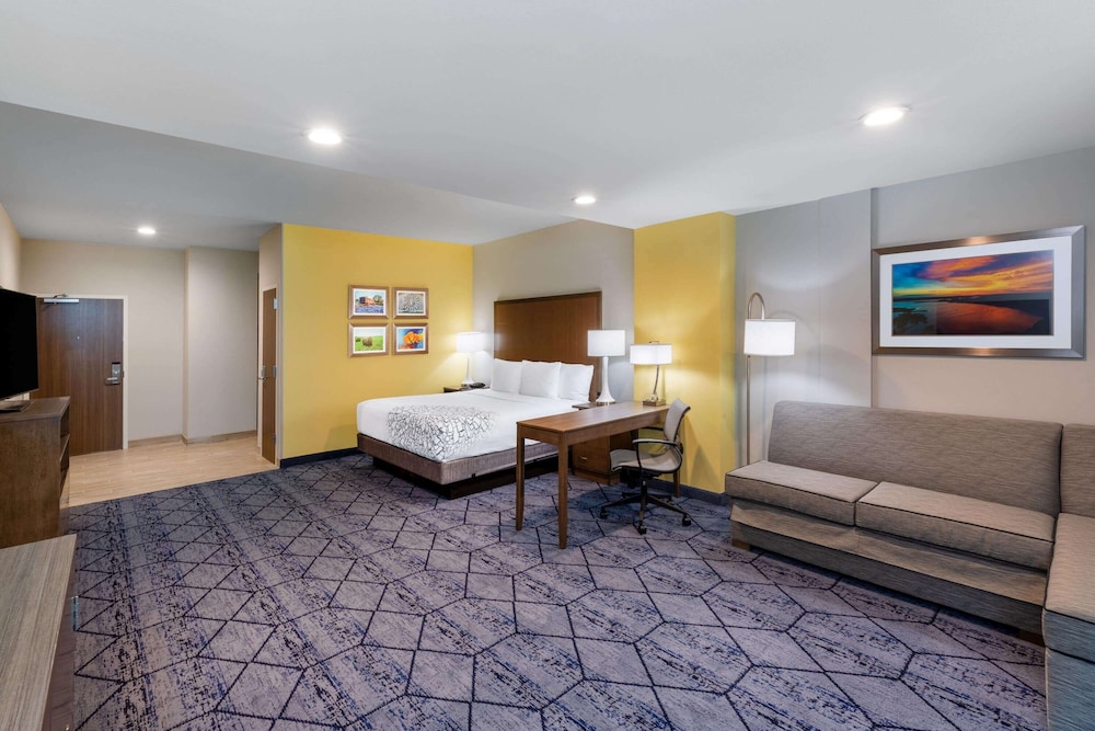 La Quinta Inn and Suites by Wyndham Round Rock East 19/43