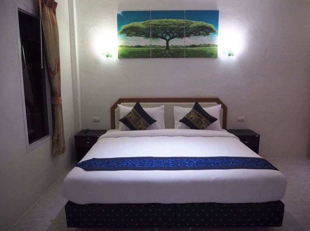 At Night Airport Resort 28/46